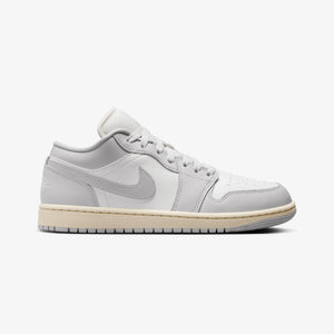 JORDAN | AIR JORDAN 1 LOW { SAIL/NEUTRAL GREY-COCONUT MILK