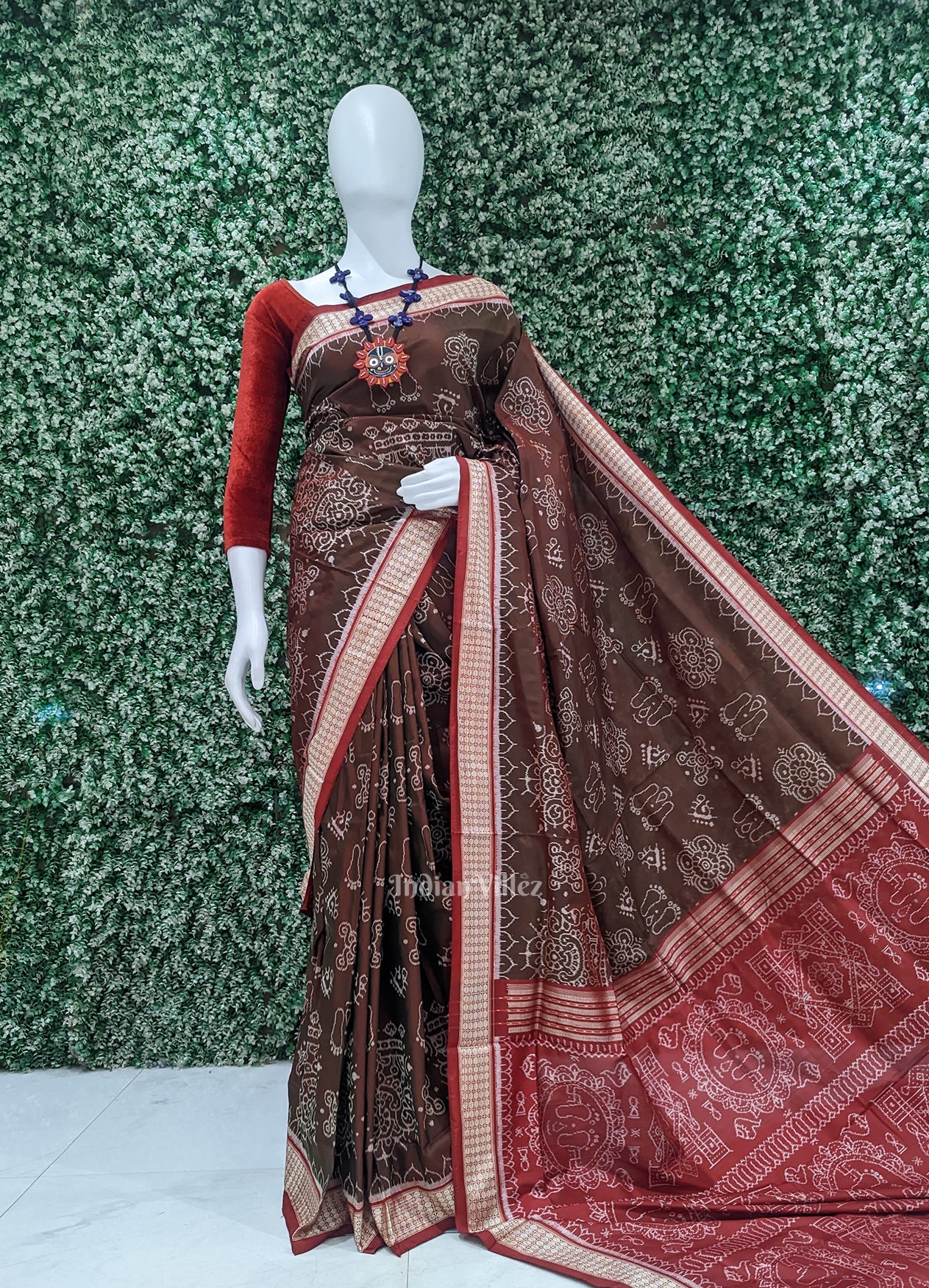 Maroon Dual Tone Jhoti Theme Odisha Handloom Sambalpuri Silk Saree