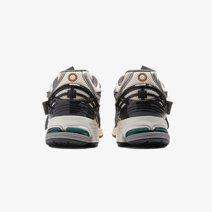 New Balance | 1906 { SILVER METALLIC