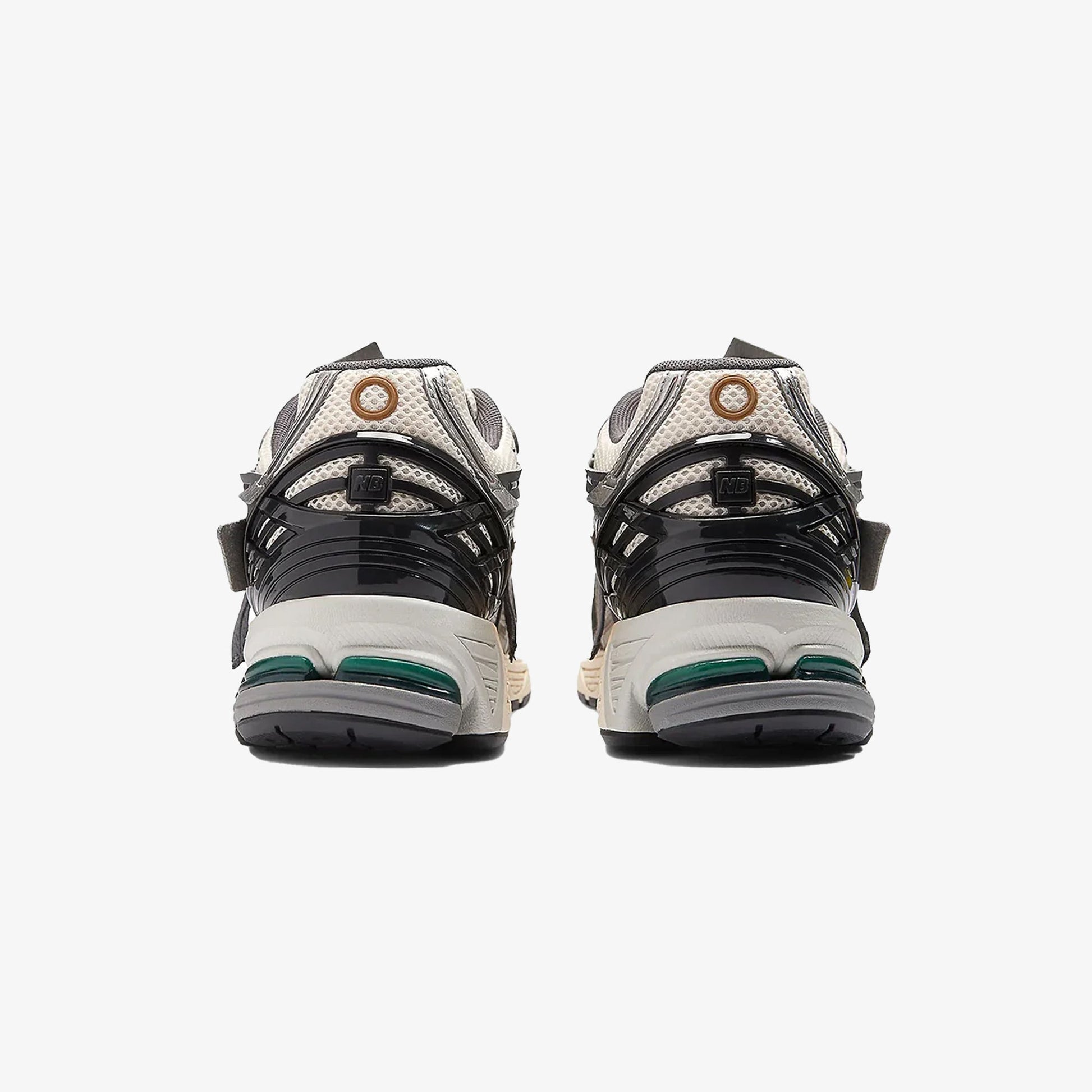New Balance | 1906 { SILVER METALLIC