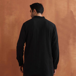 trueBrowns Men's Black Textured Cotton Dobby Short Kurta