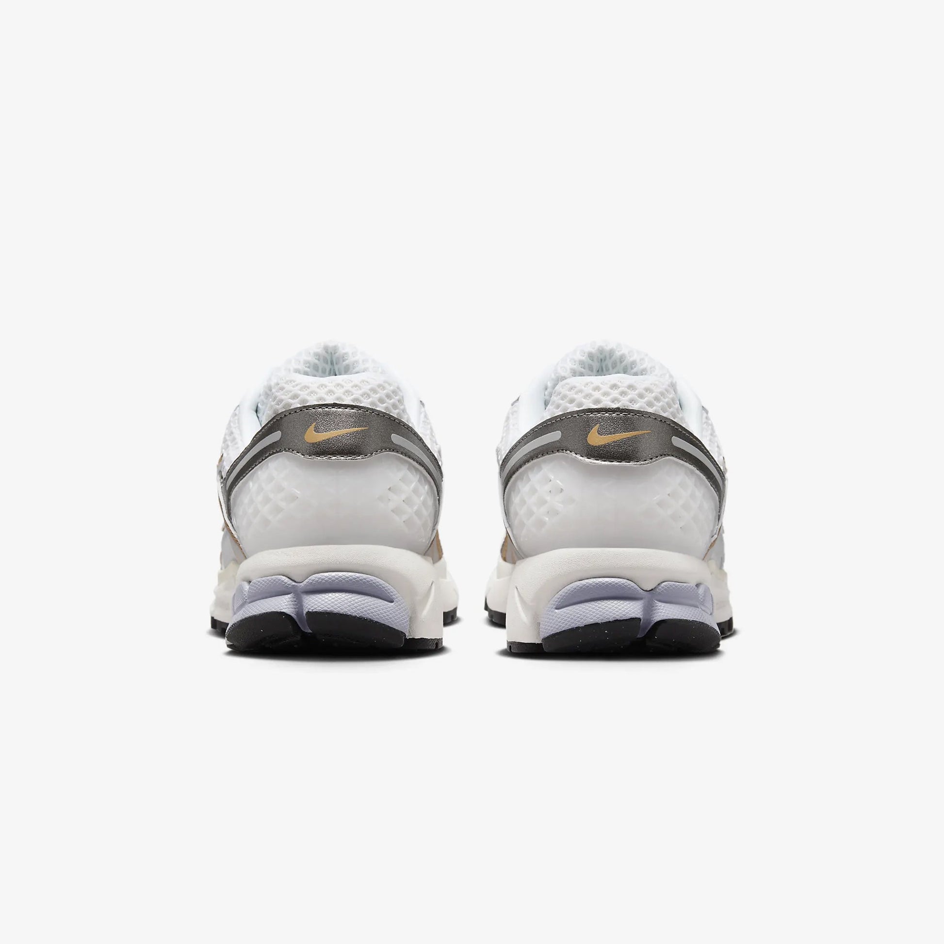 NIKE | ZOOM VOMERO 5 { PLATINUM TINT/WHITE-MTLC PEWTER