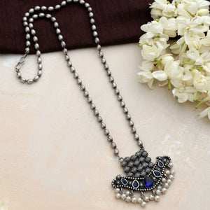 trueBrowns Silver Tone Blue Stone Pendant Chain