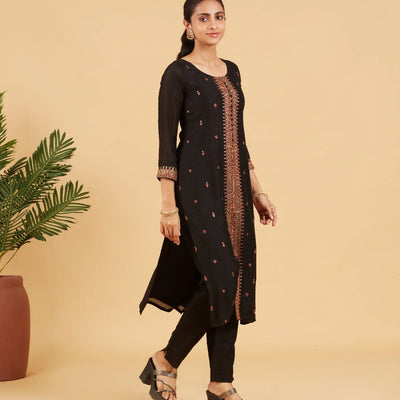 Black Kurta Set With Contrast Red Dupatta