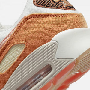 Nike | AIR MAX 90 SE  { SAIL / LIGHT OREWOOD BROWN