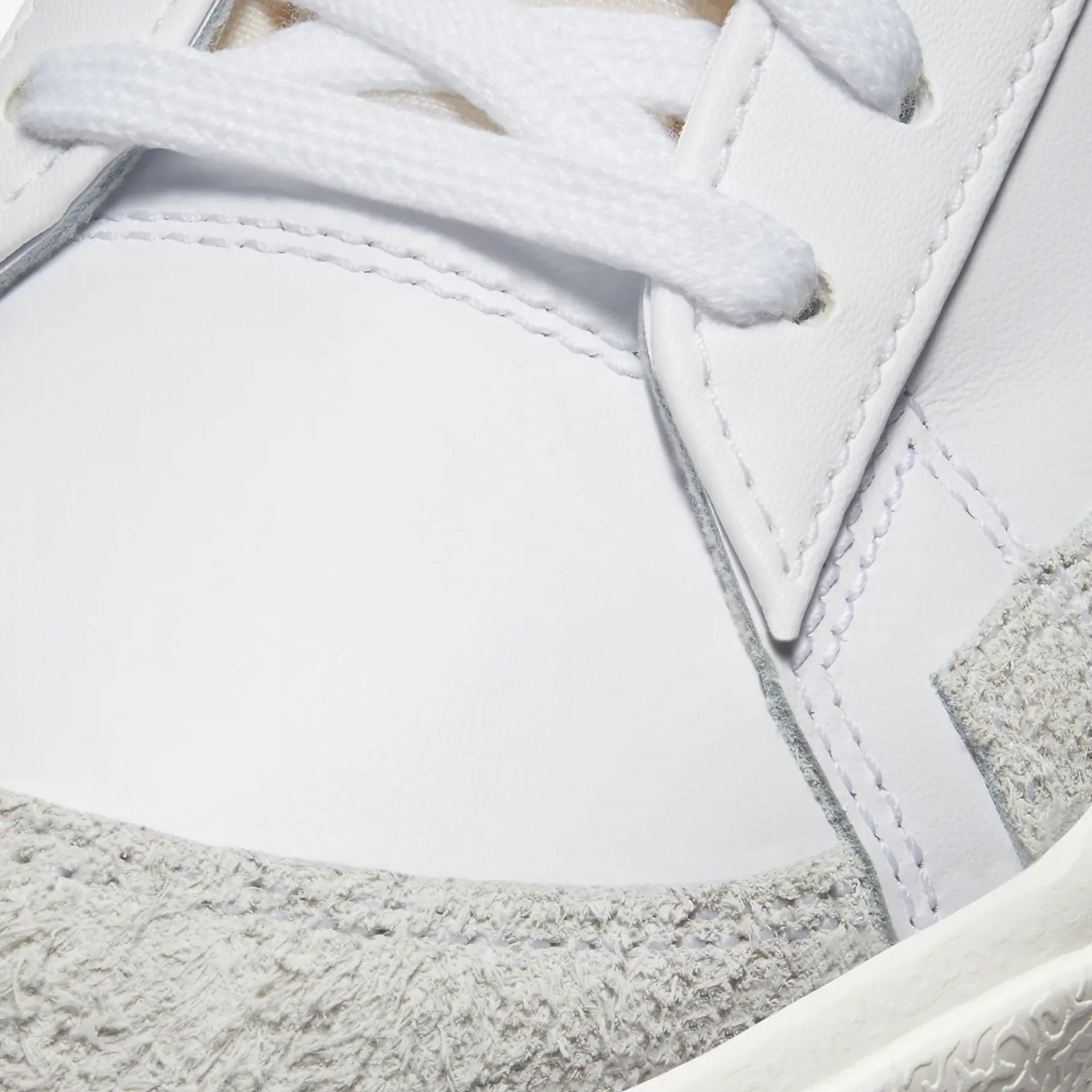 Nike | BLAZER LOW '77 VINTAGE { WHITE/BLACK