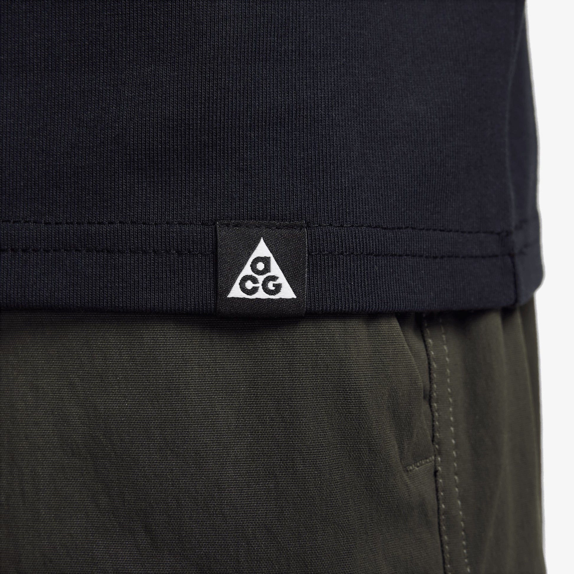 NIKE | ACG LONG-SLEEVE T-SHIRT { BLACK