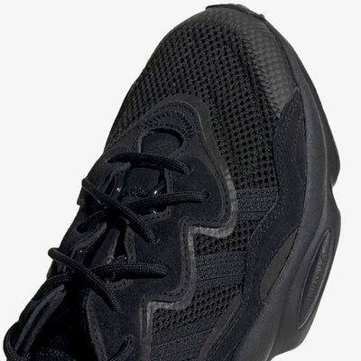ADIDAS ORIGINALS | OZWEEGO { CORE BLACK