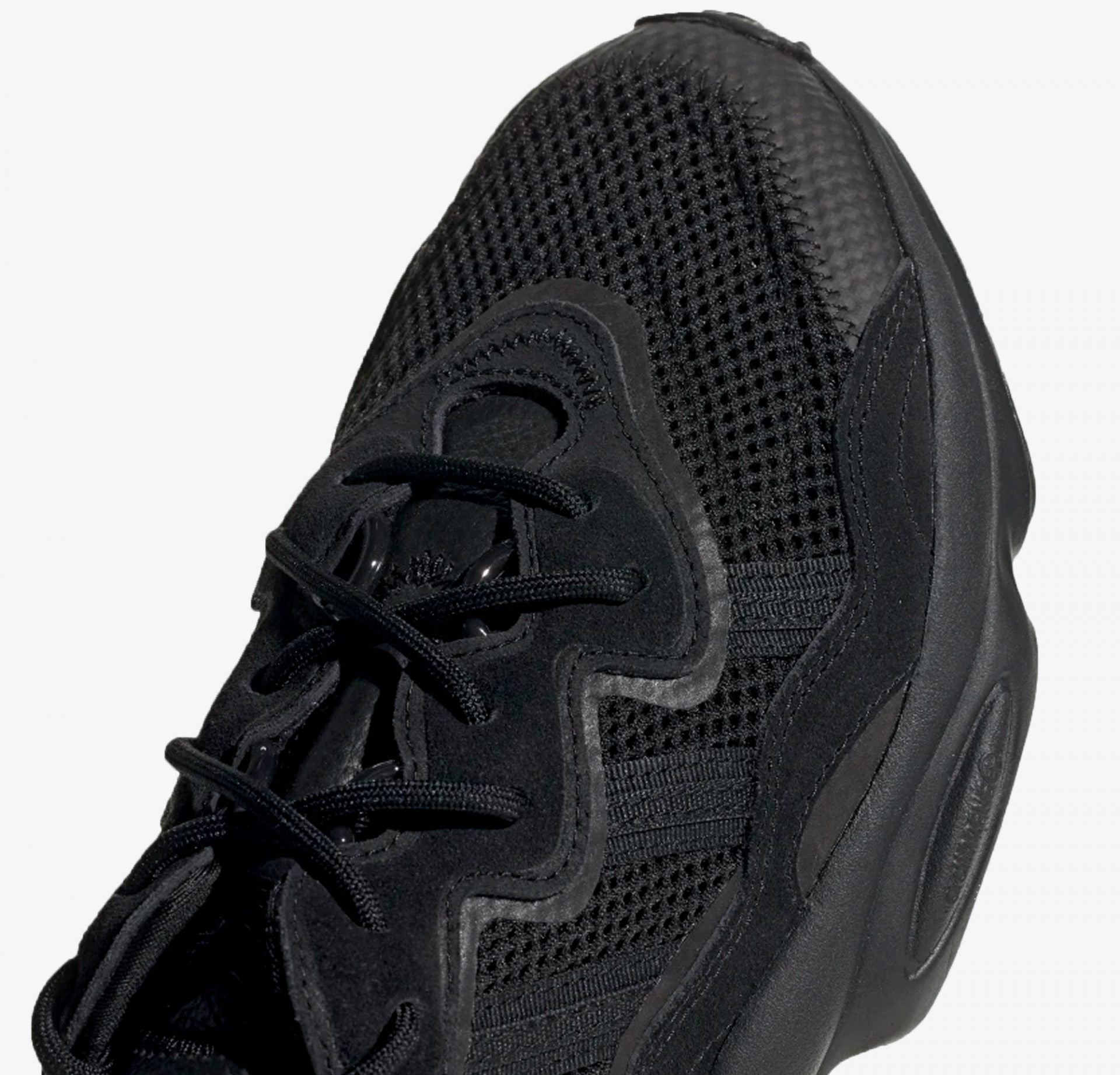 ADIDAS ORIGINALS | OZWEEGO { CORE BLACK