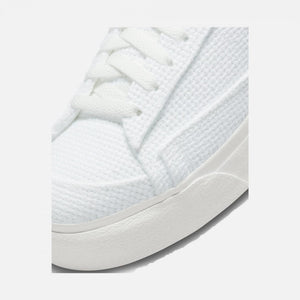 Nike | BLAZER LOW PLATFORM  { SUMMIT WHITE / FOSSIL