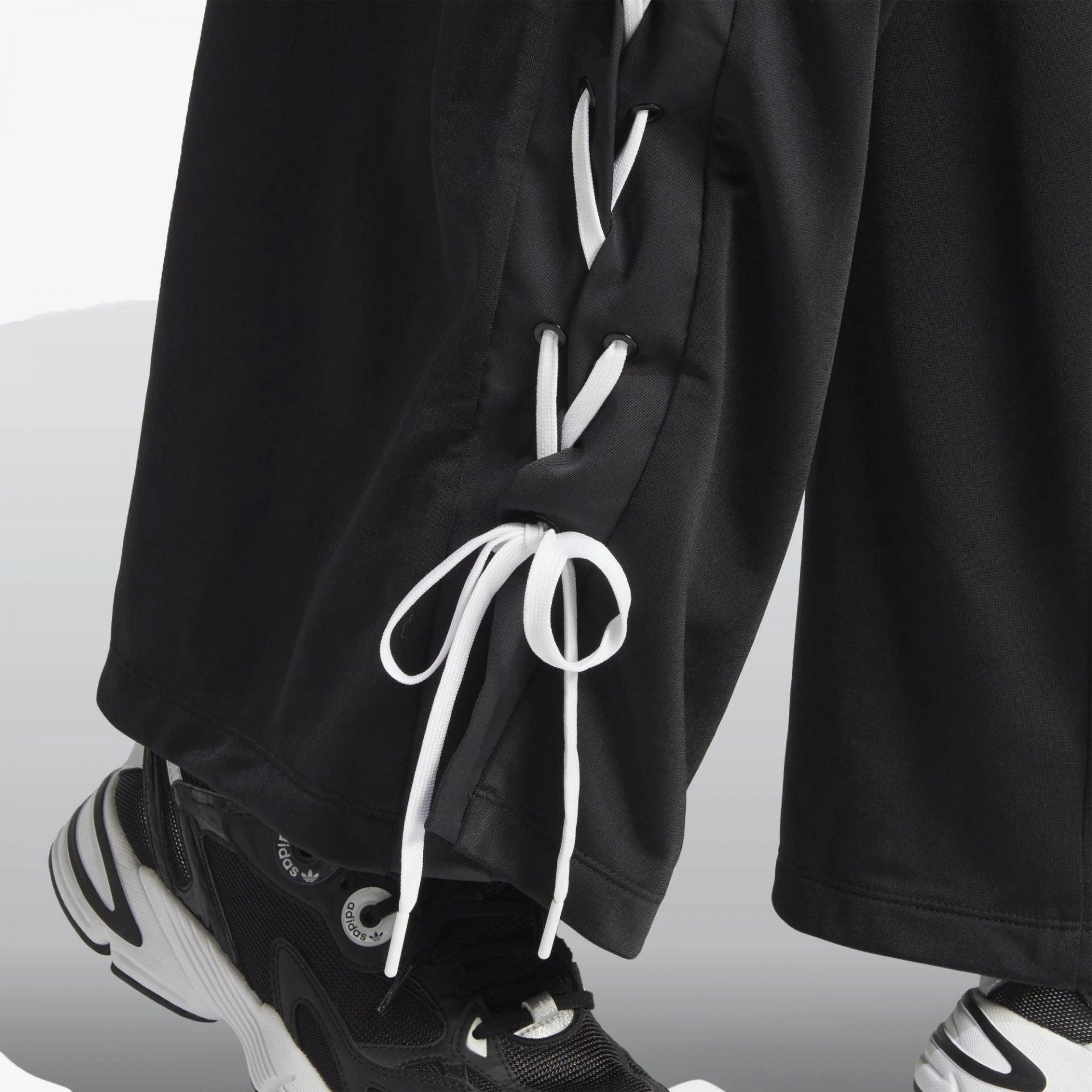 Adidas Originals | PANTS ALWAYS ORIGINAL PIERNA ANCHA CON CORDONES  { BLACK
