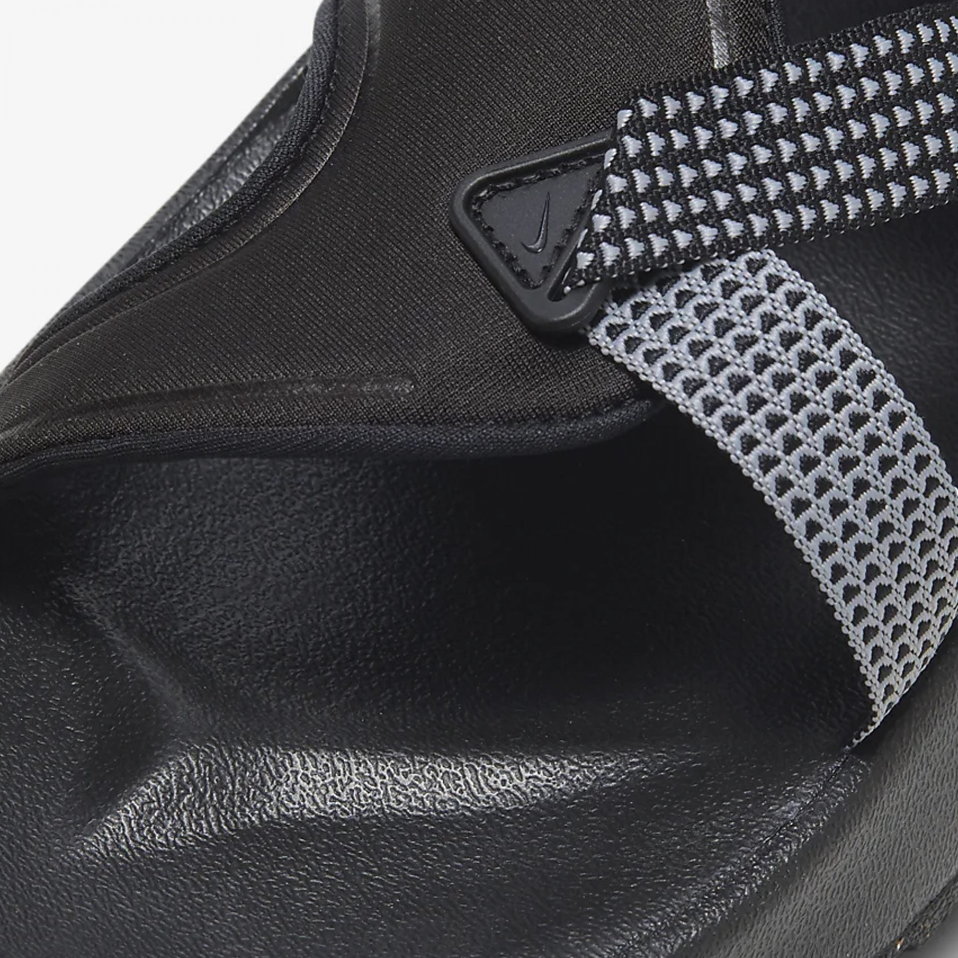 Nike | ONEONTA  { BLACK
