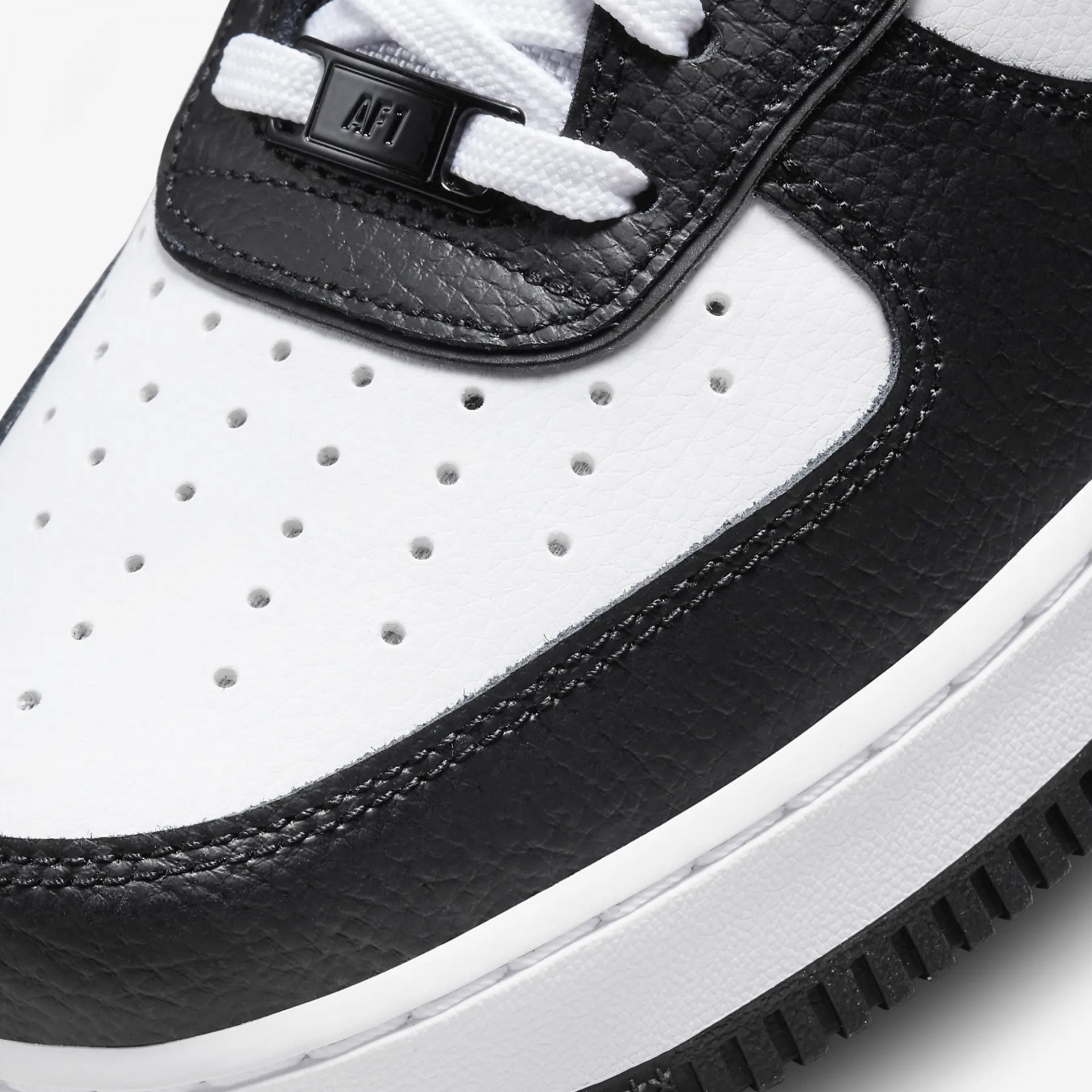 Nike | AIR FORCE 1 '07 LV8 { WHITE/BLACK