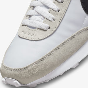 Nike | DAYBREAK  { WHITE/BLACK