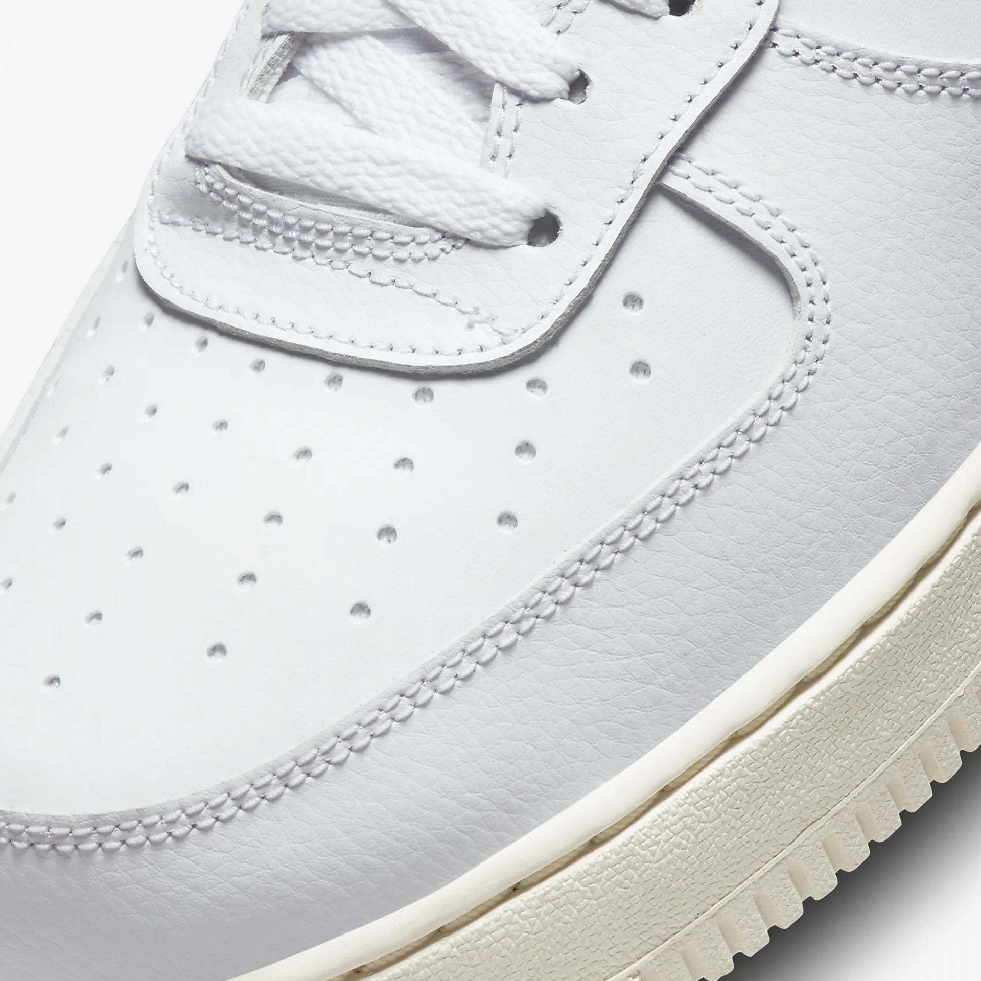 Nike | AIR FORCE 1 '07 LV8 { WHITE