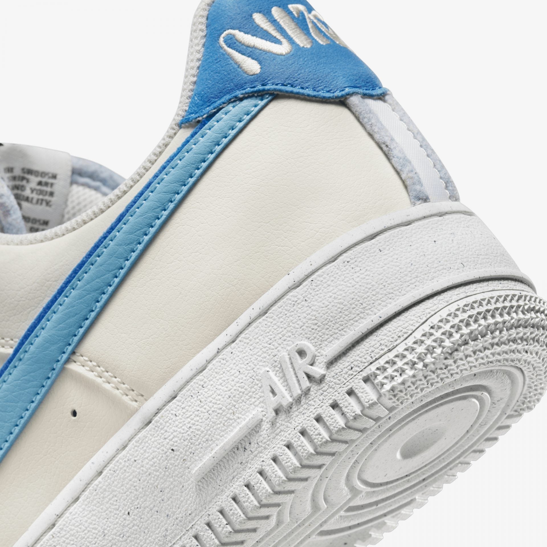 Nike | AIR FORCE 1 '07 LV8 { SAIL/BLUE CHILL