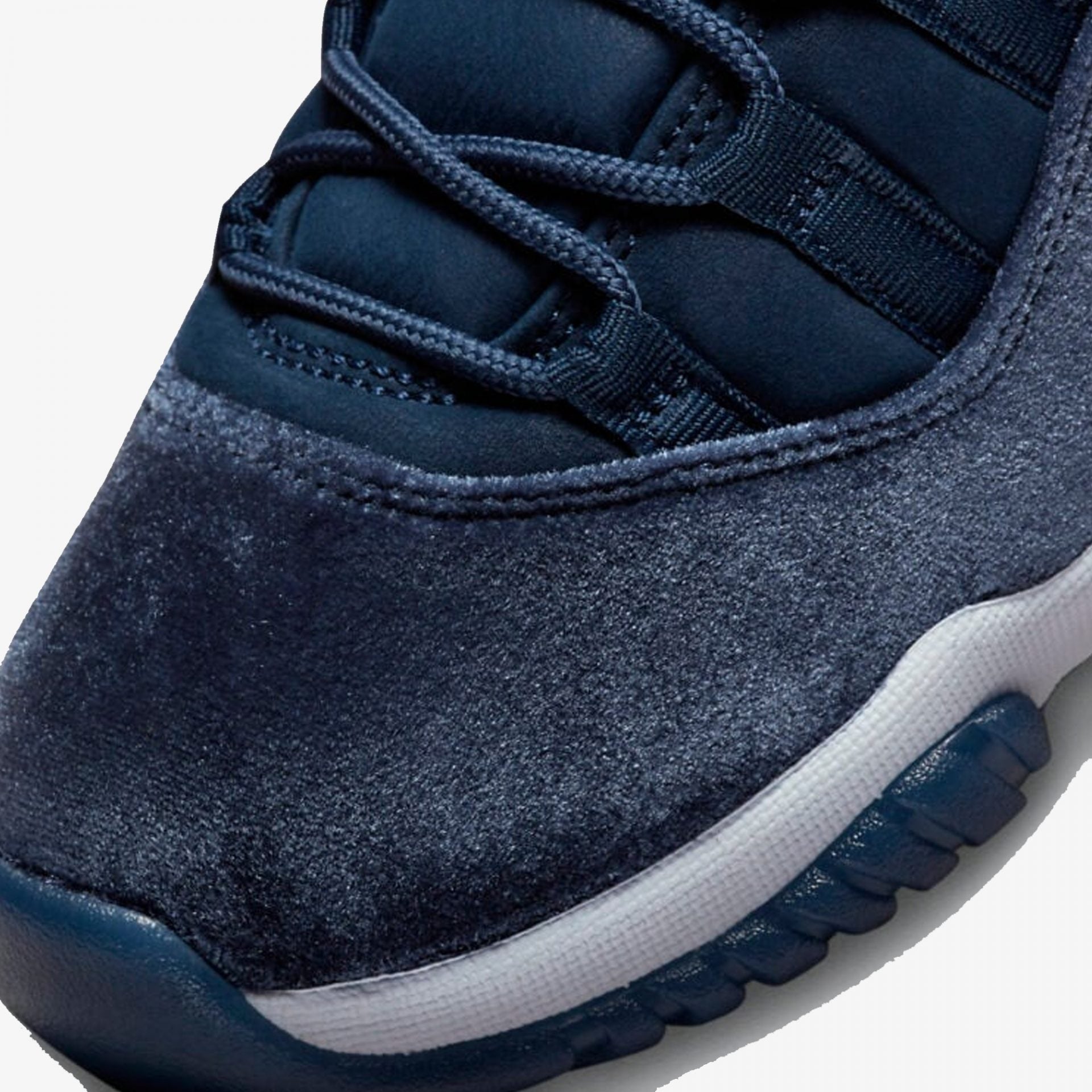 Jordan | AIR JORDAN 11 RETRO  { MIDNIGHT NAVY/METALLIC SILVER