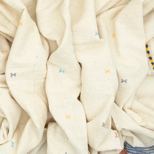 Off White Handloom Bhujodi Cotton Saree With Cross Buttas