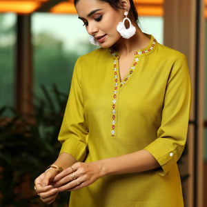 Green Solid Cotton Blend Straight Kurti