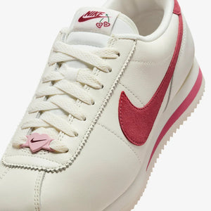 Nike | CORTEZ SE  { SAIL/ADOBE-MED SOFT PINK-TEAM RED