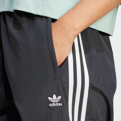 ADIDAS ORIGINALS | 3-STRIPES WOVEN PARACHUTE PANTS { BLACK