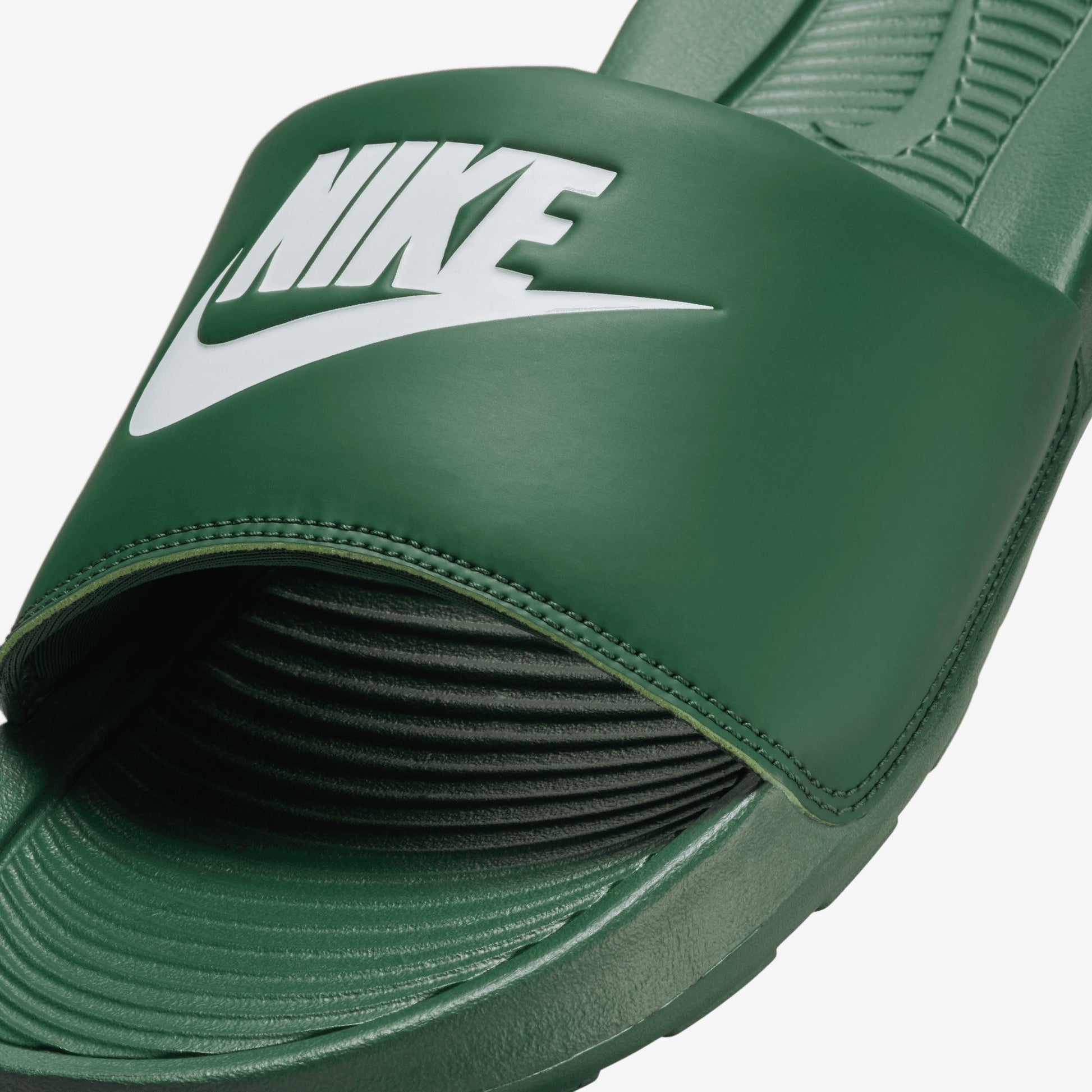 NIKE | VICTORI ONE { FIR/WHITE-FIR