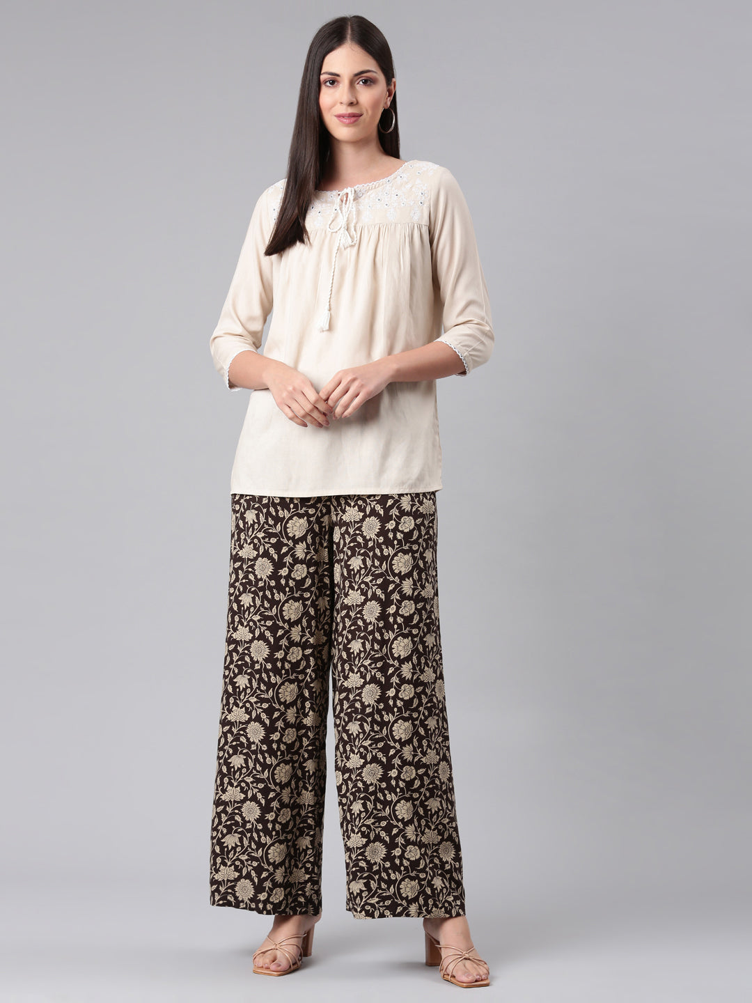 Women Black Woven Viscose Mid Rise Printed Palazzo