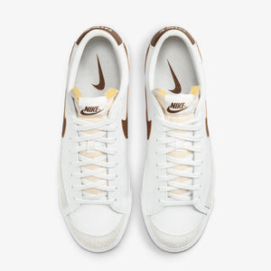 NIKE | NIKE BLAZER LOW '77 VINTAGE { SUMMIT WHITE/CACAO WOW-PHOTON DUST