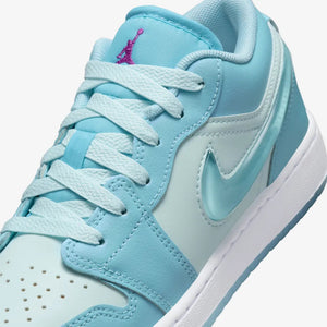 Jordan | AIR JORDAN 1 LOW SE (GS)  { AQUARIUS BLUE/AQUARIUS BLUE-GLACIER BLUE