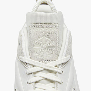 Reebok | CARDI B CLASSIC LEATHER V2  { CHALK/ALABASTER