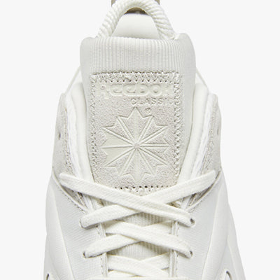 Reebok | CARDI B CLASSIC LEATHER V2  { CHALK/ALABASTER