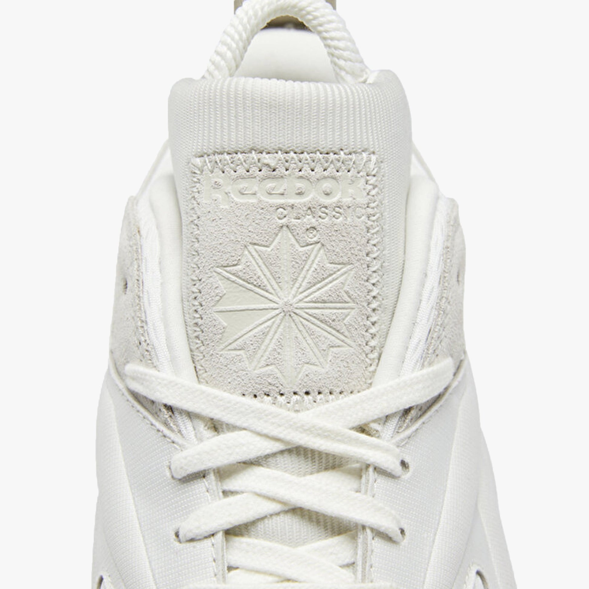 Reebok | CARDI B CLASSIC LEATHER V2  { CHALK/ALABASTER