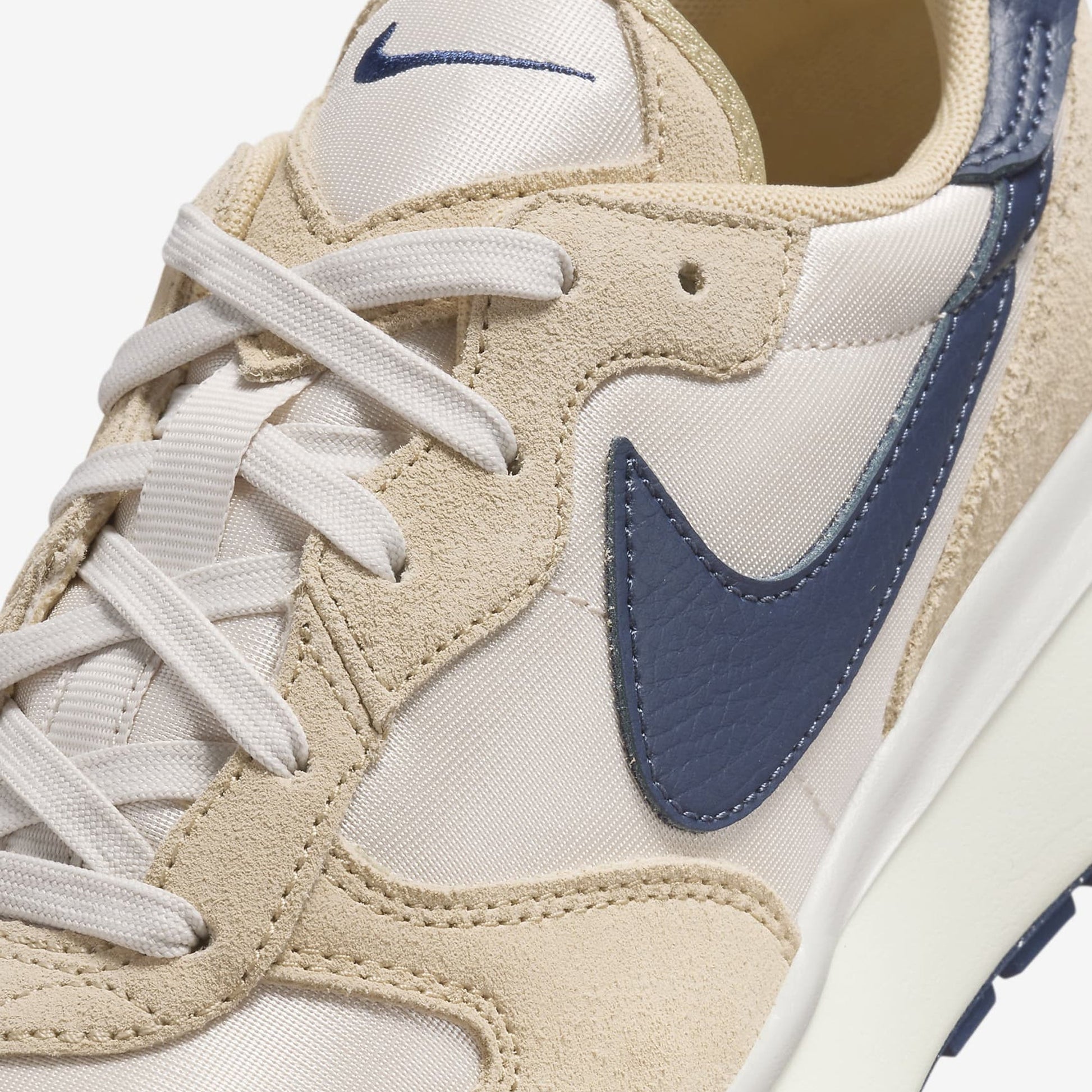 Nike | PHOENIX WAFFLE  { LT OREWOOD BRN/MIDNIGHT NAVY-TEAM GOLD