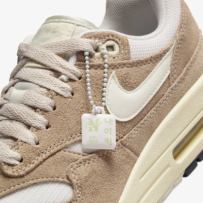 Nike | AIR MAX 1 '87 SE { SAIL/KHAKI-COCONUT MILK-LT OREWOOD BRN