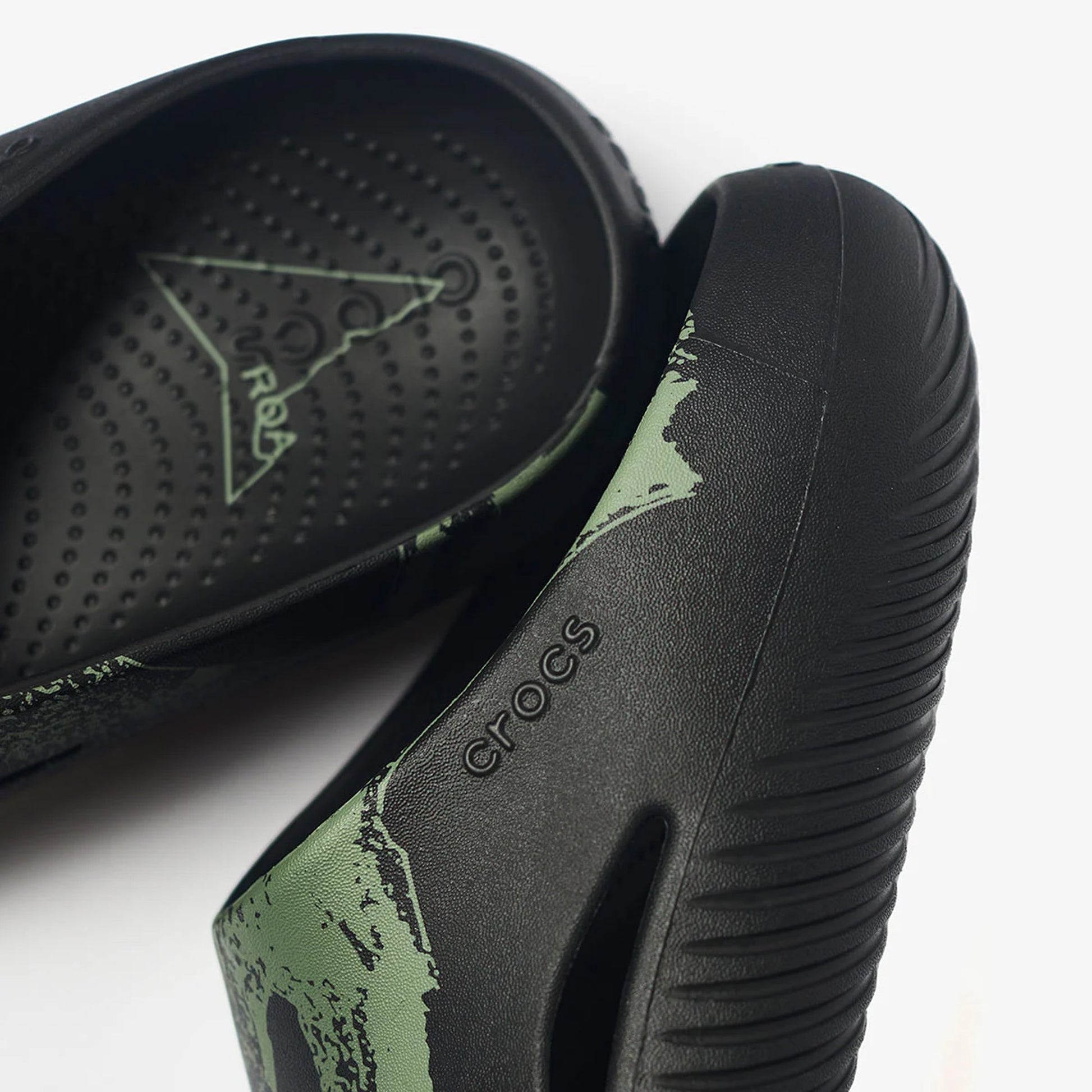 Crocs | ROA X CROCS MELLOW CLOG  { BLACK/MLTI