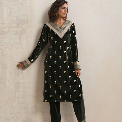 trueBrowns Green Velvet Floral Embroidered Kurta Pant Dupatta Set