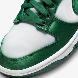 Nike | DUNK LOW  { WHITE/TEAM GREEN
