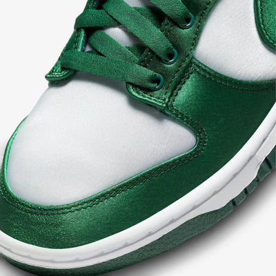 Nike | DUNK LOW  { WHITE/TEAM GREEN