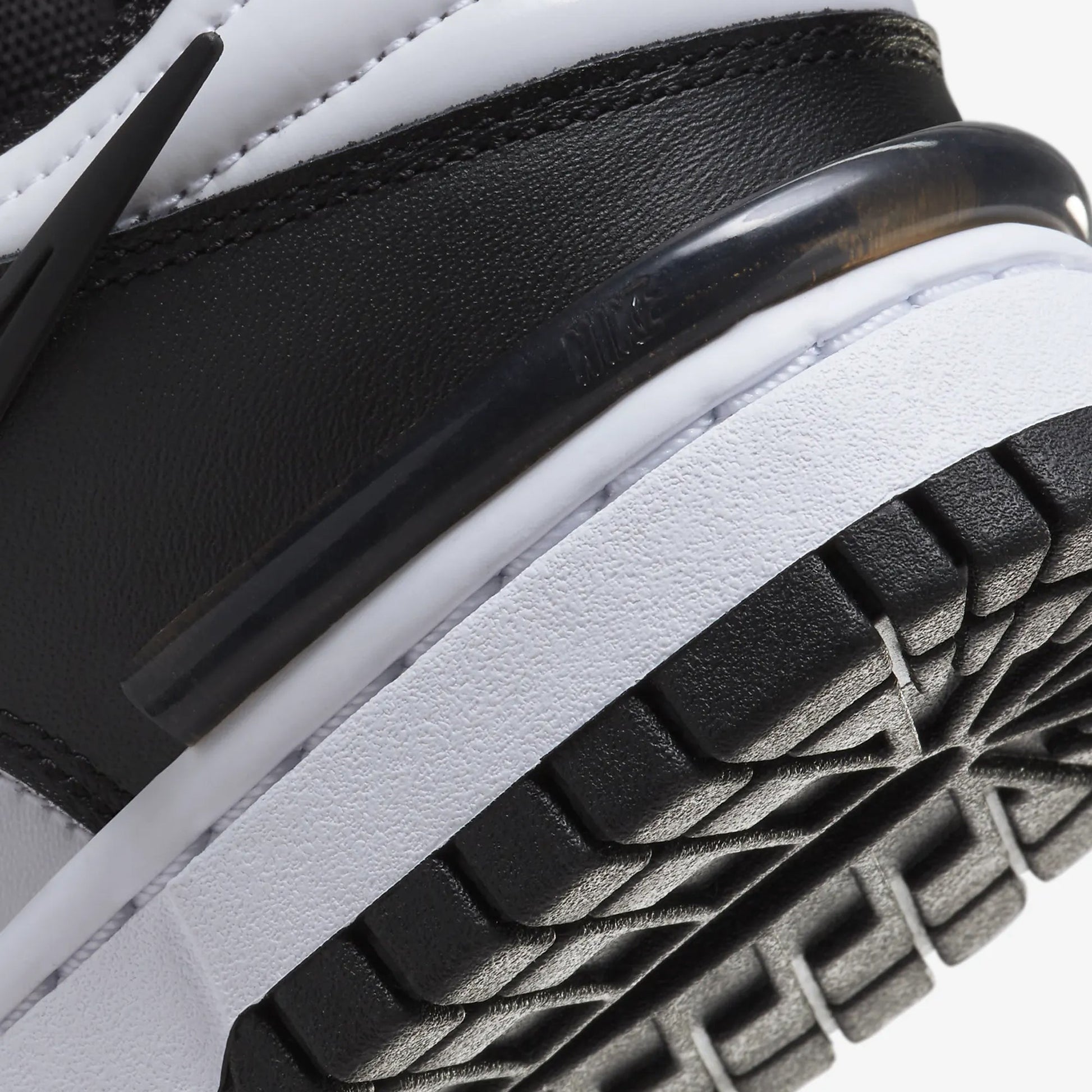 Nike | DUNK LOW TWIST  { BLACK/WHITE-BLACK