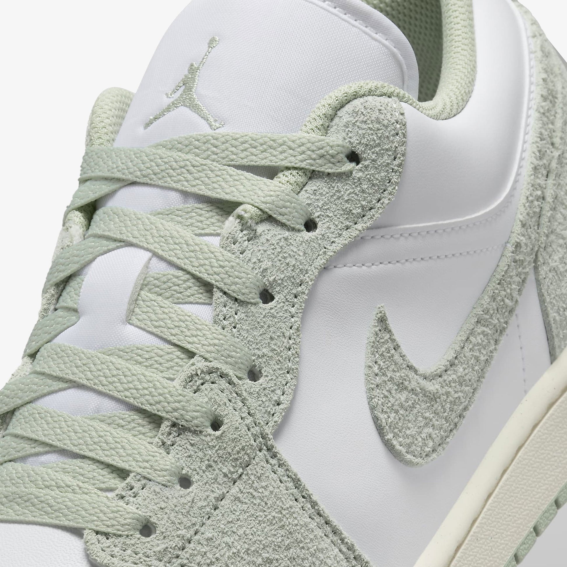 Jordan | AIR JORDAN 1 LOW SE  { WHITE/SEAFOAM-SAIL