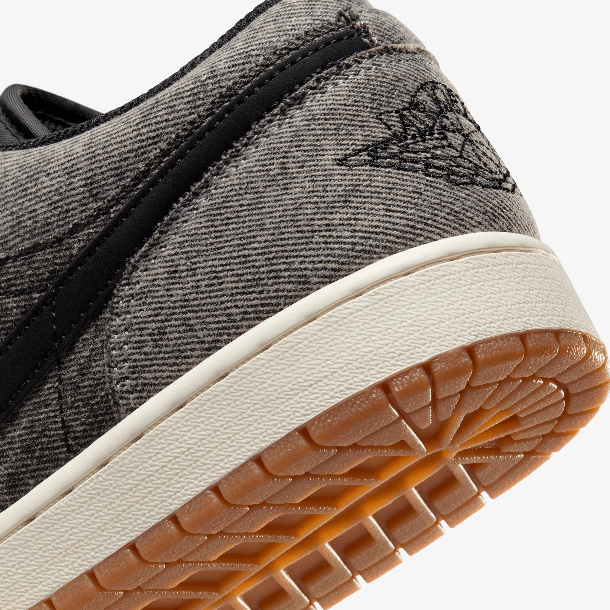 JORDAN | AIR JORDAN 1 LOW { BLACK/BLACK-LT SMOKE GREY-SAIL