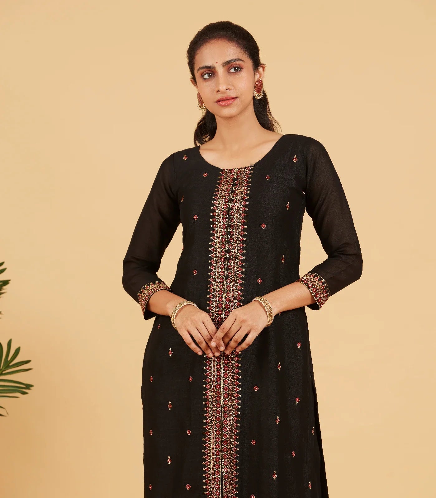 Black Kurta Set With Contrast Red Dupatta