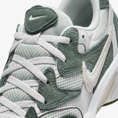 Nike | AL8  { VINTAGE GREEN/SPRING GREEN-CARBON GREEN
