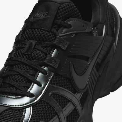 Nike | V2K RUN  { BLACK/DK SMOKE GREY-ANTHRACITE