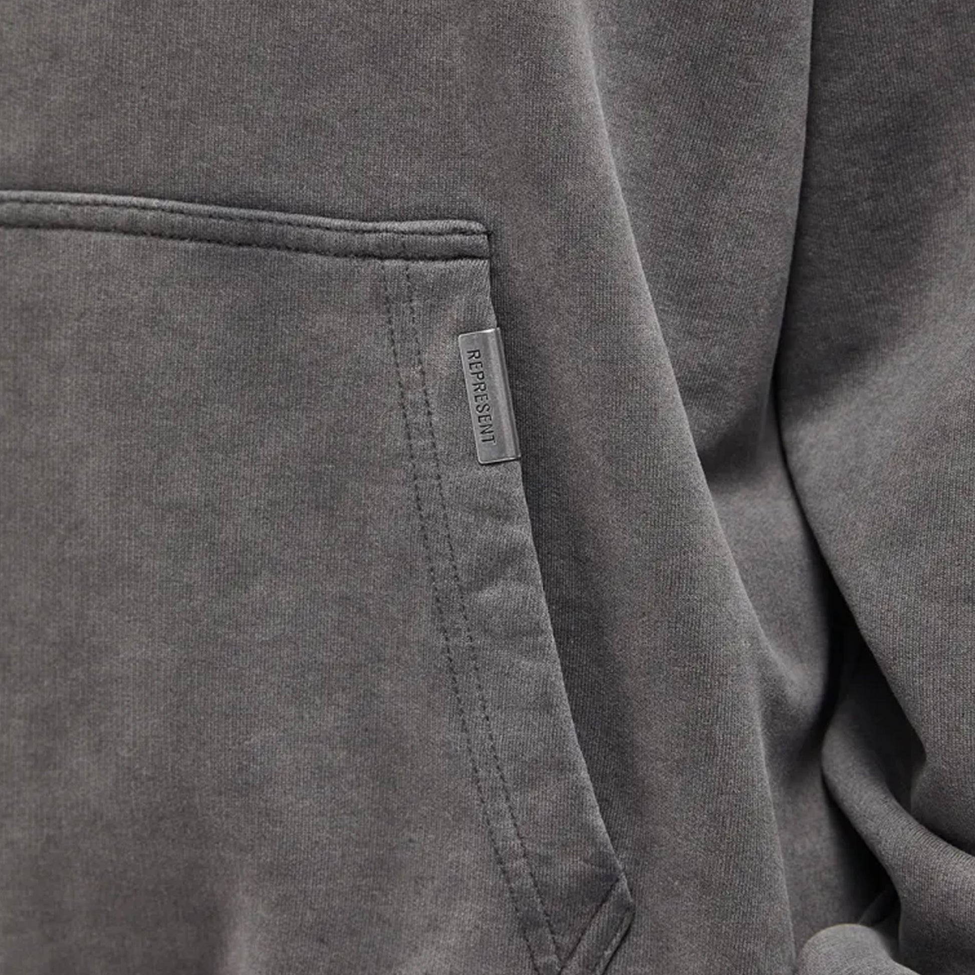 Represent | LOGO PATCH HOODIE  { GREY