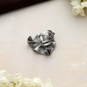 trueBrowns Silver Tone Floral Petal Ring