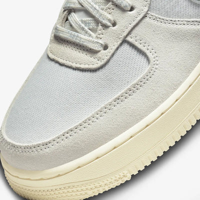 Nike | AIR FORCE 1 '07 LV8 'ALPHA ORANGE/SAIL'