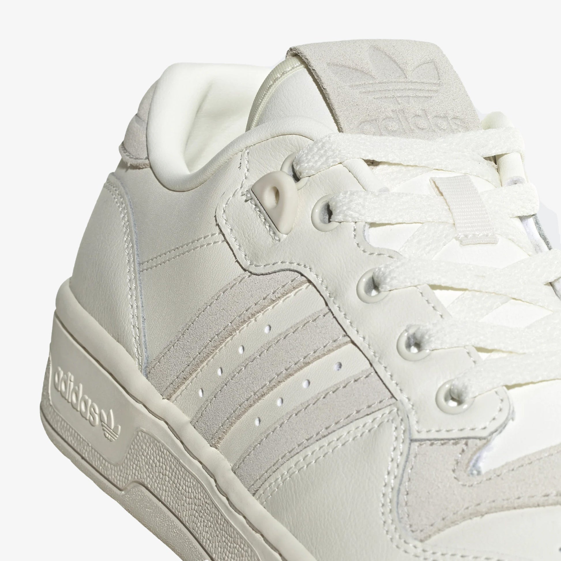 Adidas Originals | RIVALRY LOW  { OFF WHITE/ALUMINIUM
