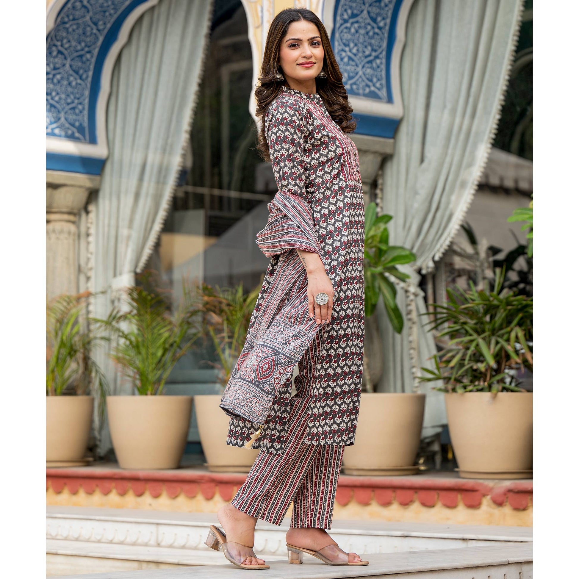 grey-floral-printed-pure-cotton-straight-salwar-suit