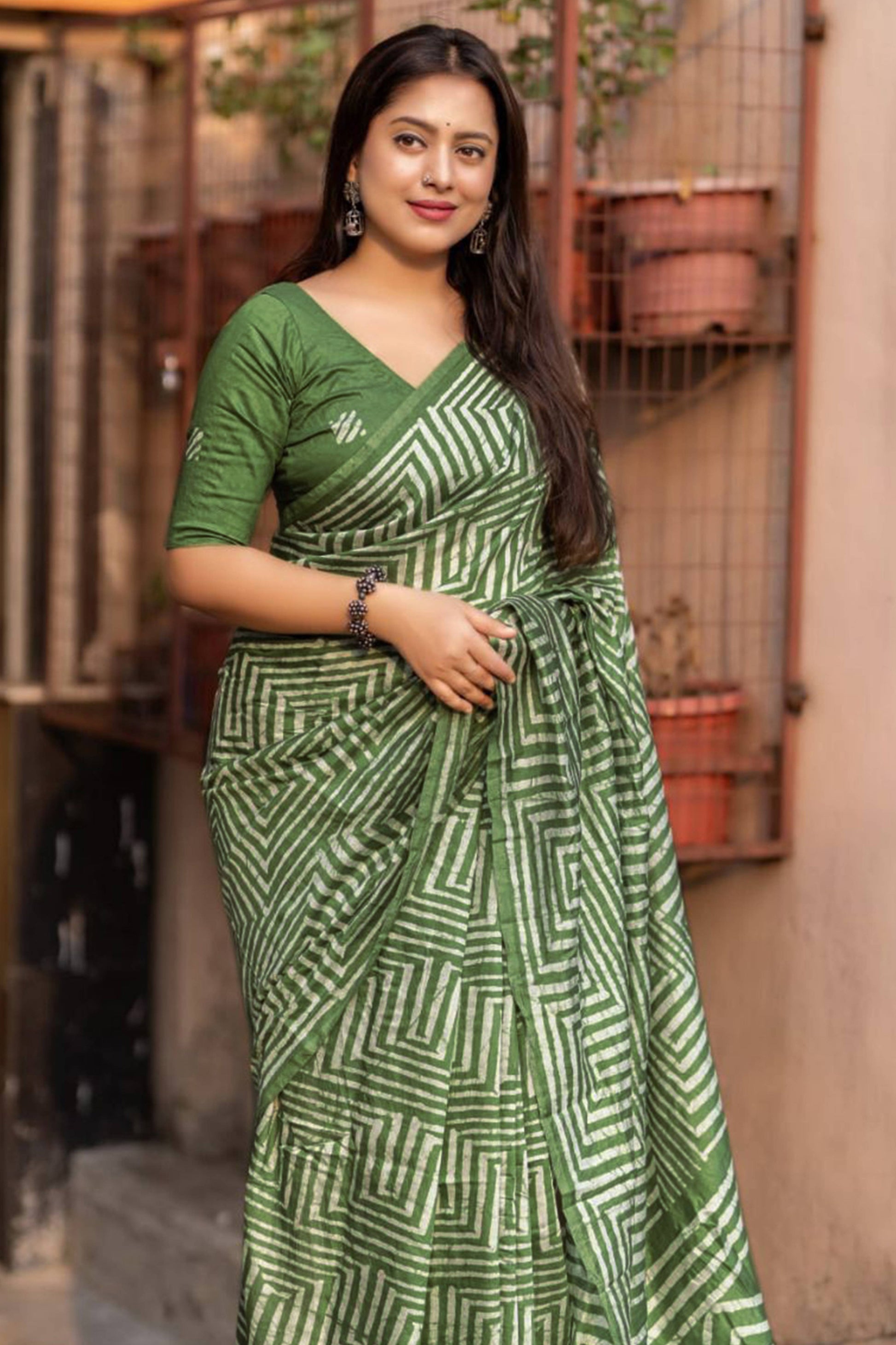 green-digital-printed-linen-cotton-saree-17